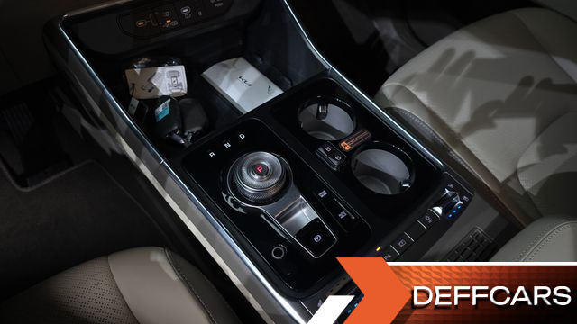 Kia CARNIVAL HEV 4-Seater Hi Limousine Signature купить на сайте DeffCars