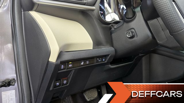 Toyota SIENNA 2.5 Hybrid 2WD купить на сайте DeffCars