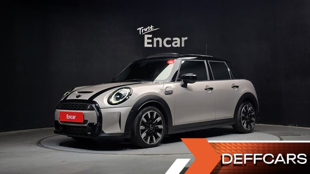 Mini COOPER 5Door Classic Launch Pack Third Generation купить на сайте DeffCars