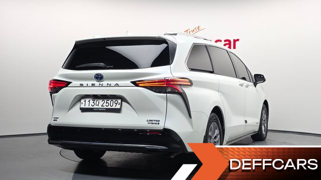 Toyota SIENNA 2.5 Hybrid AWD купить на сайте DeffCars