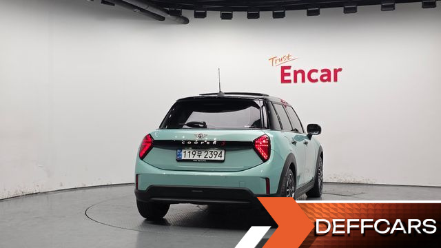 Mini COOPER 5 Door Favoured купить на сайте DeffCars