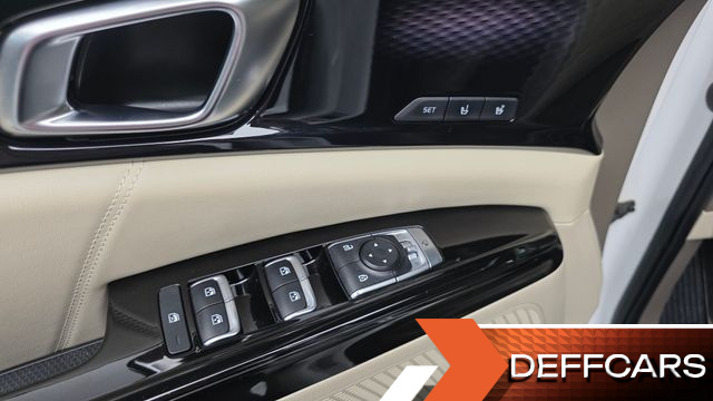 Kia CARNIVAL Gasoline 7-Seater Signature купить на сайте DeffCars