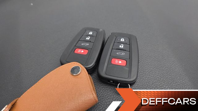 Toyota RAV4 2,5 4WD Hybrid LTD купить на сайте DeffCars