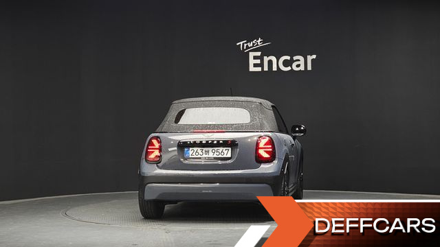 Mini COOPER CONVERTIBLE Favoured купить на сайте DeffCars