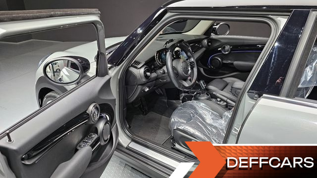 Mini COOPER 5-Door Classic Plus 3rd купить на сайте DeffCars