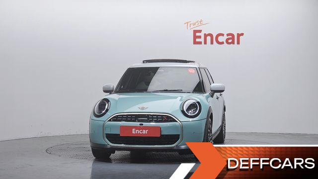 Mini COOPER 5 Door Favoured купить на сайте DeffCars
