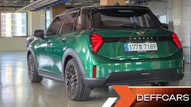 Mini COOPER 5 Door Favoured купить на сайте DeffCars