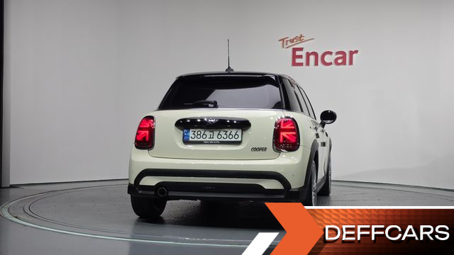 Mini COOPER 5Door Classic Plus Launch Pack Third Generation купить на сайте DeffCars
