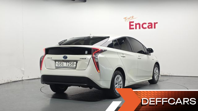 Toyota PRIUS 1.8 E купить на сайте DeffCars