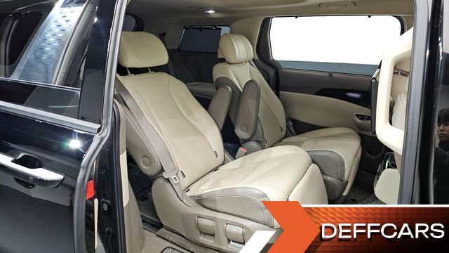 Kia CARNIVAL Gasoline 7-Seater Signature купить на сайте DeffCars