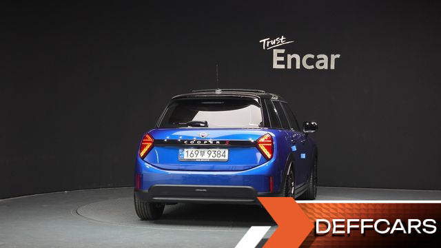 Mini COOPER 5 Door Favoured купить на сайте DeffCars