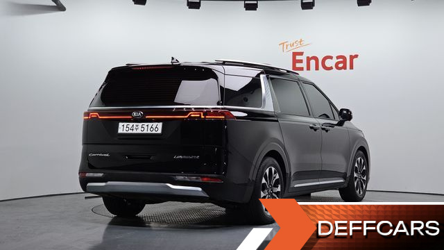 Kia CARNIVAL Gasoline 7-Seater Signature купить на сайте DeffCars