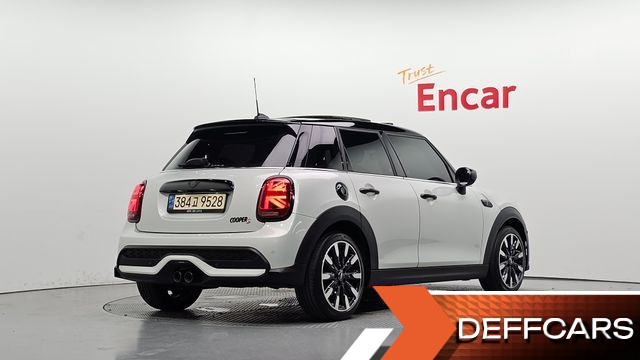 Mini COOPER 5Door Classic Third Generation купить на сайте DeffCars
