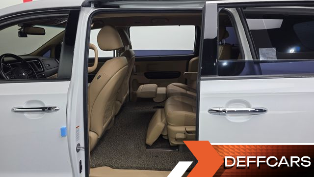 Kia CARNIVAL 7-Seater Limousine VIP купить на сайте DeffCars