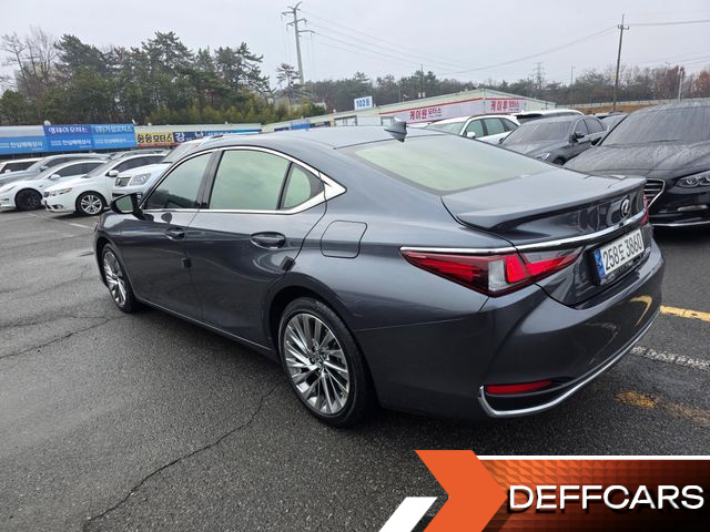 Lexus ES F-Sport Design Package купить на сайте DeffCars