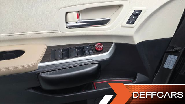 Toyota SIENNA 2.5 Hybrid 2WD купить на сайте DeffCars