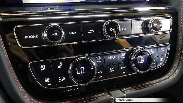 Bentley BENTAYGA 4.0 V8 Base купить на сайте DeffCars