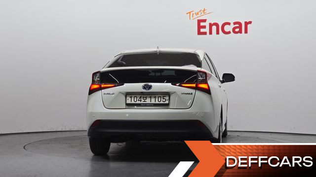 Toyota PRIUS 1.8 купить на сайте DeffCars