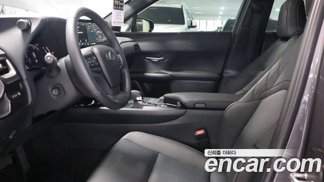 Lexus UX 2.0 2WD купить на сайте DeffCars