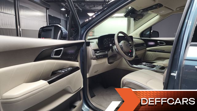 Kia CARNIVAL Gasoline 7-Seater Signature купить на сайте DeffCars