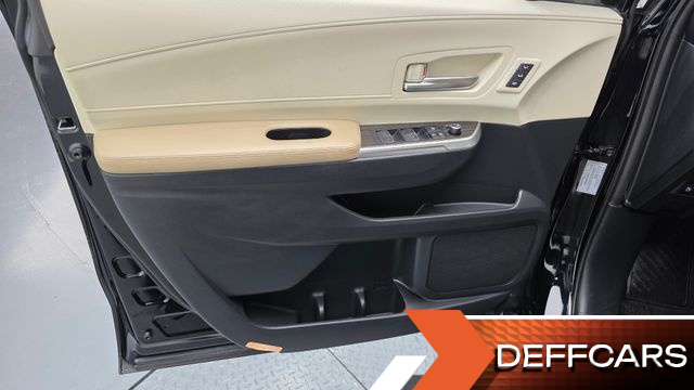 Toyota SIENNA 2.5 Hybrid AWD купить на сайте DeffCars