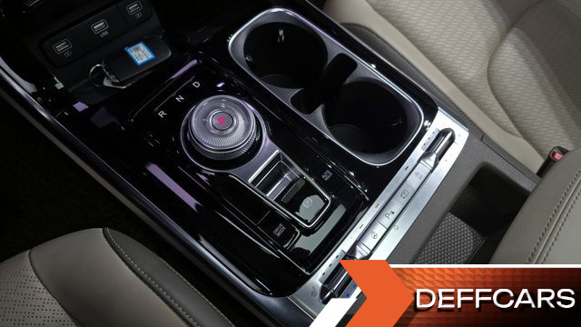 Kia CARNIVAL 9-Seater Signature купить на сайте DeffCars