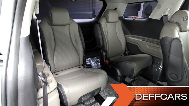 Kia CARNIVAL Gasoline 9-Seater Signature купить на сайте DeffCars