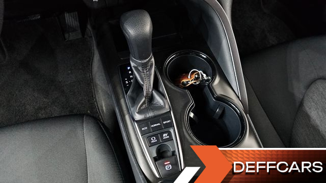 Toyota CAMRY 2.5 LE Hybrid купить на сайте DeffCars