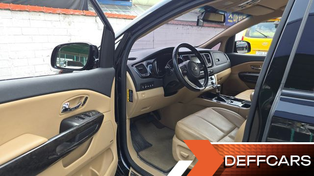 Kia CARNIVAL 9-Seater Hi-Limousine Noblesse Special купить на сайте DeffCars