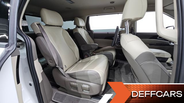 Kia CARNIVAL Gasoline 7-Seater Signature купить на сайте DeffCars