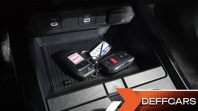Toyota PRIUS 2.0 PHEV XSE купить на сайте DeffCars