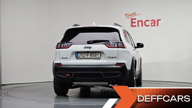 Jeep CHEROKEE 3.2 Trailhawk AWD купить на сайте DeffCars