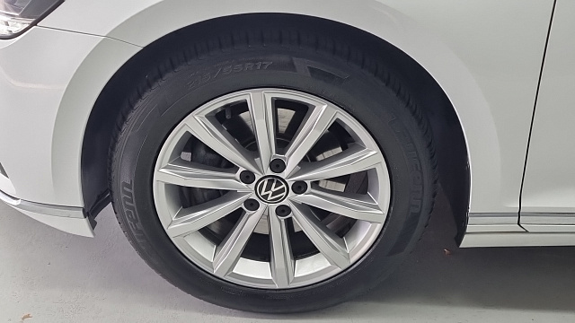 Volkswagen PASSAT 2.0 TDI Premium купить на сайте DeffCars