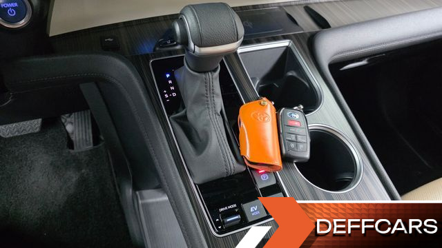 Toyota SIENNA 2.5 Hybrid AWD купить на сайте DeffCars