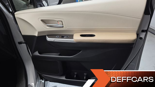 Toyota SIENNA 2.5 Hybrid AWD купить на сайте DeffCars