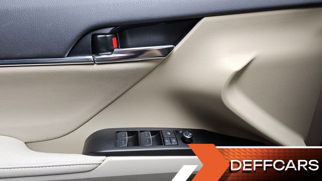 Toyota CAMRY 2.5 XLE Hybrid купить на сайте DeffCars
