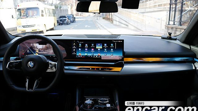 BMW 5-SERIES 530i xDrive M Sport купить на сайте DeffCars