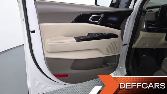 Kia CARNIVAL 7-Seater Hi-Limousine Signature купить на сайте DeffCars