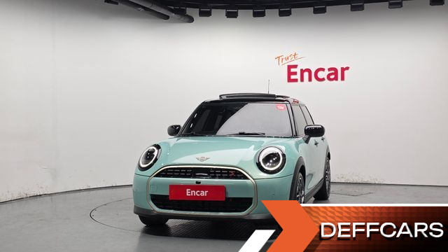 Mini COOPER 5 Door Favoured купить на сайте DeffCars