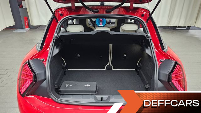 Mini COOPER 5 Door Favoured купить на сайте DeffCars