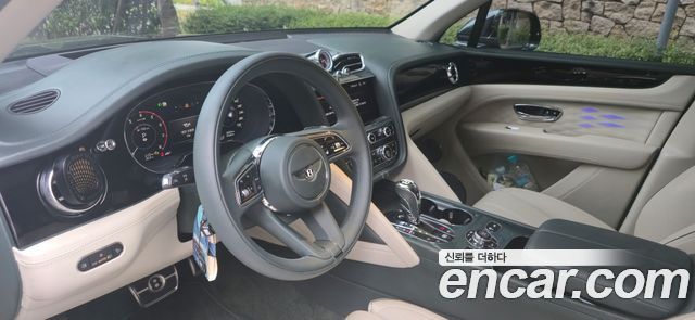Bentley BENTAYGA 4.0 V8 EWB Azure купить на сайте DeffCars