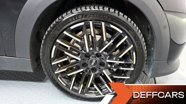 Mini COOPER 5 Door Favoured купить на сайте DeffCars