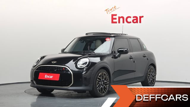 Mini COOPER 5 Door Favoured купить на сайте DeffCars