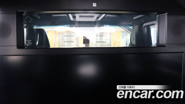 Lexus LM 500h Royal купить на сайте DeffCars