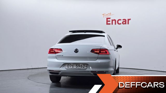 Volkswagen PASSAT 2.0 TDI Premium купить на сайте DeffCars