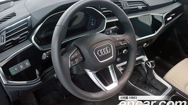 Audi Q3 40 TFSI Quattro Premium купить на сайте DeffCars