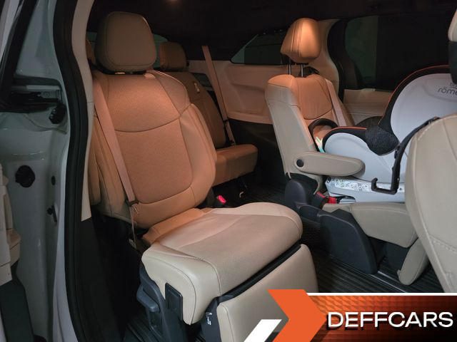 Toyota SIENNA 2.5 Hybrid 2WD купить на сайте DeffCars