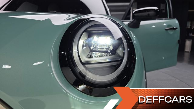 Mini COOPER 5 Door Favoured купить на сайте DeffCars