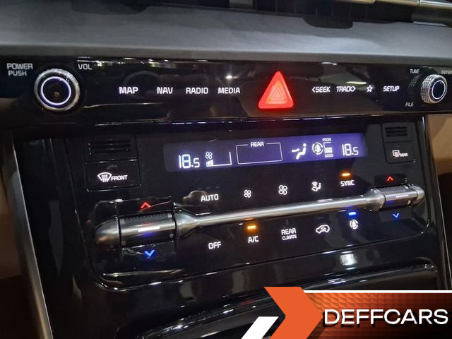 Kia CARNIVAL Gasoline 9-Seater Signature купить на сайте DeffCars