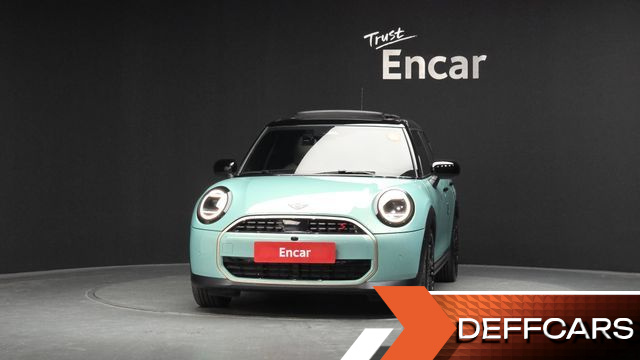 Mini COOPER 5 Door Favoured купить на сайте DeffCars